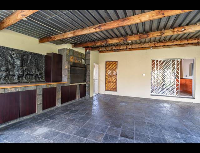 4 BEDROOM HOUSE FOR SALE IN VAN RIEBEECK PARK